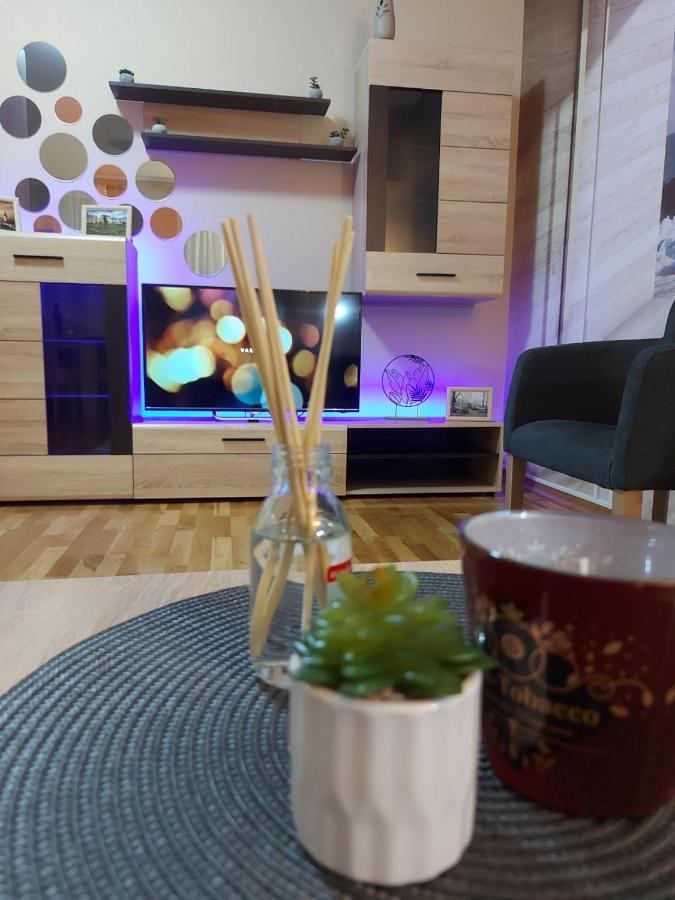 Apartman Espresso Sa Parkingom Sremska Mitrovica Buitenkant foto