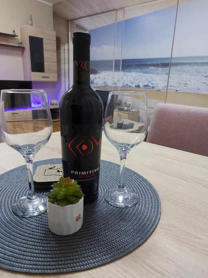 Apartman Espresso Sa Parkingom Sremska Mitrovica Buitenkant foto