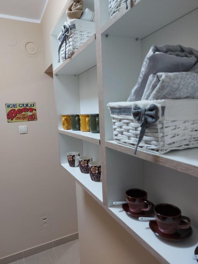 Apartman Espresso Sa Parkingom Sremska Mitrovica Buitenkant foto