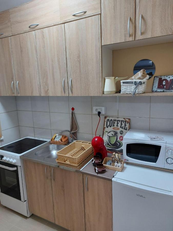 Apartman Espresso Sa Parkingom Sremska Mitrovica Buitenkant foto