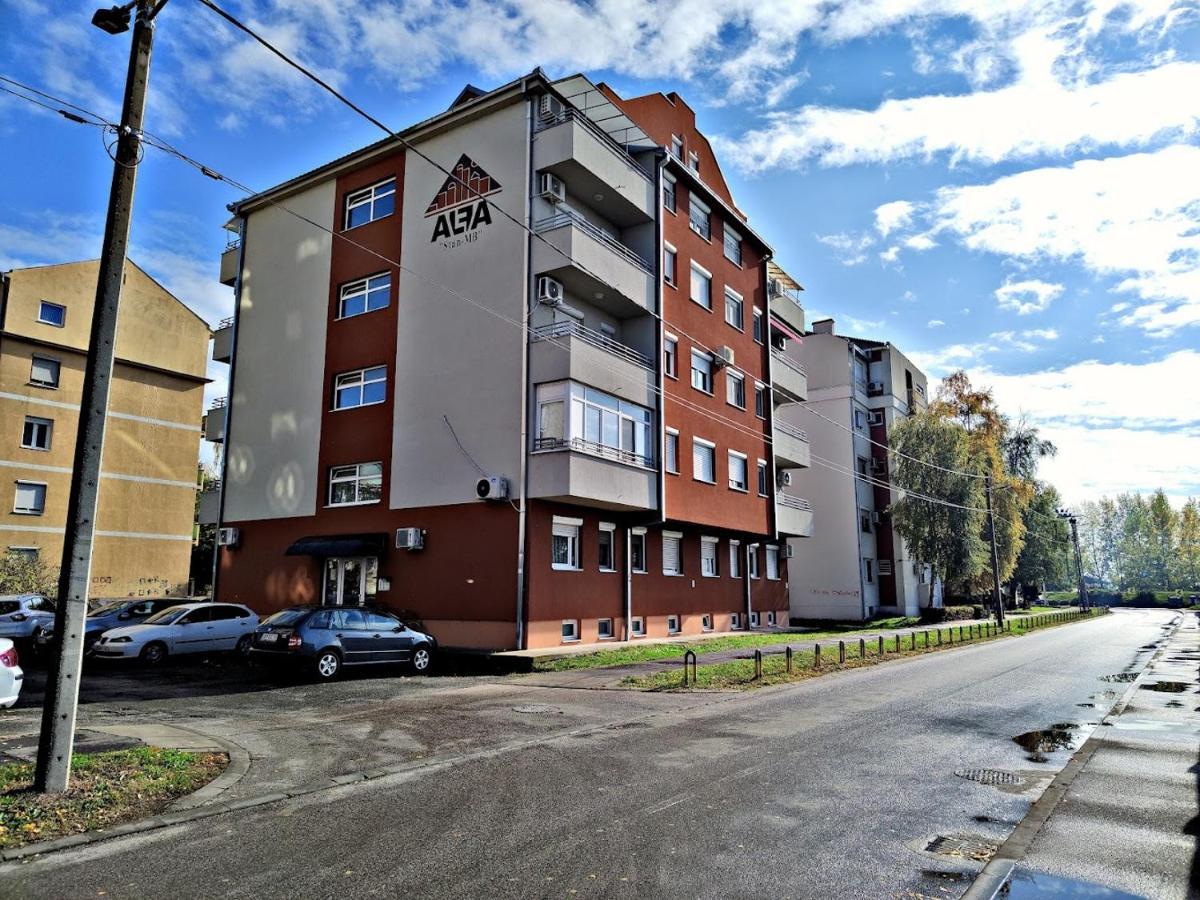 Apartman Espresso Sa Parkingom Sremska Mitrovica Buitenkant foto