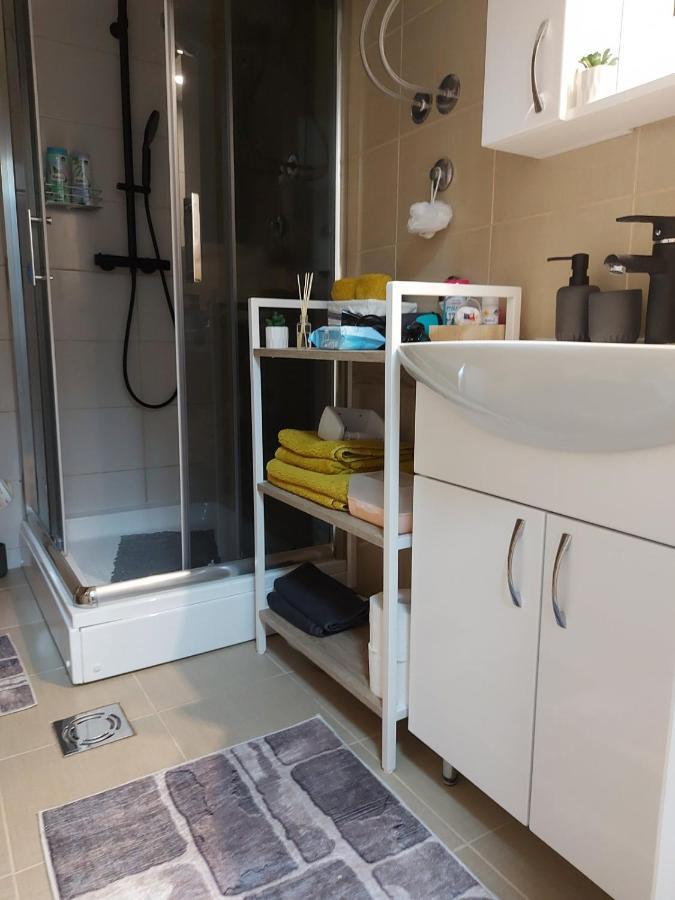 Apartman Espresso Sa Parkingom Sremska Mitrovica Buitenkant foto