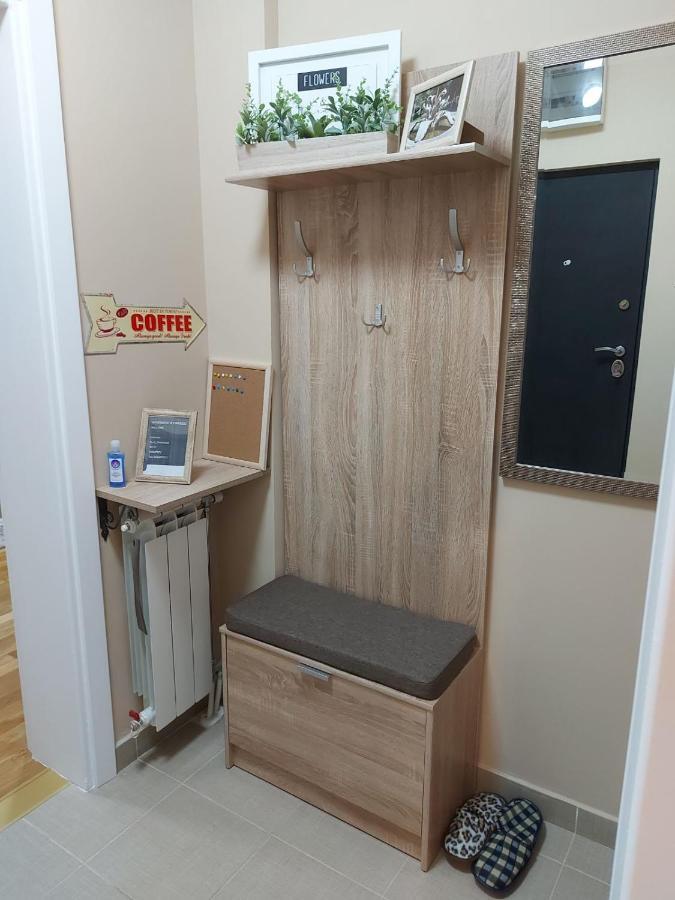Apartman Espresso Sa Parkingom Sremska Mitrovica Buitenkant foto