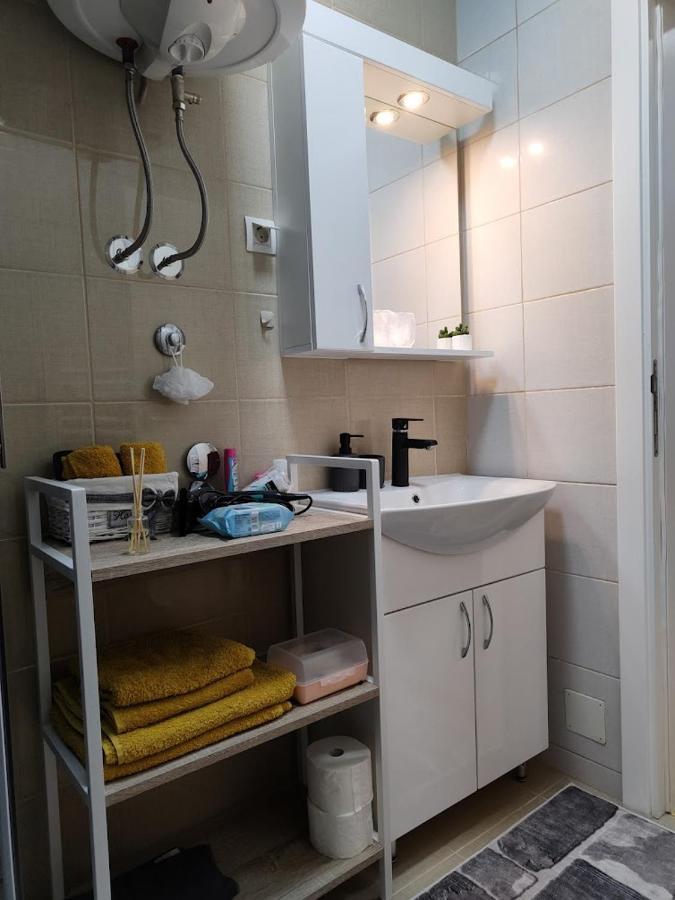 Apartman Espresso Sa Parkingom Sremska Mitrovica Buitenkant foto